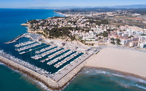 Torremar Alex: L'Eau, Ressources En Eau, Ciel, Nuage, Bleu Azur, Bâtiment, Cotiers Et Relief Océaniques, Design Urbain, Paysage, Ville