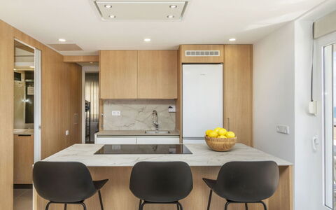 Torremar Alex: Meubles, Design Intérieur, Cuisine, Comptoir, Sol, Bois, Sol, Cabinetry, Plafond, Table