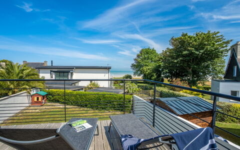 Les Dunes: Nuage, Ciel, Propriété, Plante, Bâtiment, Ombre, Mobilier De Jardin, Arbre, Design Urbain, Herbe