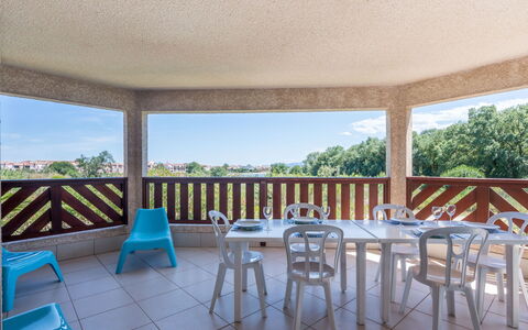 Presqu'île de la Lagune: Table, Meubles, Ciel, Propriété, Ombre, Tableau De Plein Air, Plante, Arbre, Mobilier De Jardin, Chaise