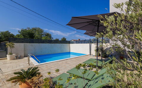 Villa Leonardo: Piscine, Composite, Appartement, Ombre, Recours, Mobilier De Jardin, Eco Hôtel, Tuile, Aménagement Paysager, Cour