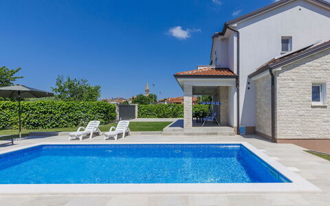 Villa Zirdum: L'Eau, Plante, Ciel, Jour, Propriété, Nuage, Bâtiment, Piscine, Bleu, Bleu Azur