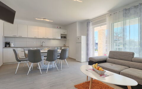 Villa Zirdum: Pièce, Meubles, Propriété, Design Intérieur, Bâtiment, Salon, Sol, Maison, Table, Mur