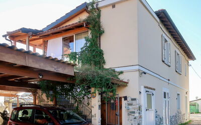 Bordighera 665: Propriété, Maison, Quartier, Bâtiment, Véhicule, Voiture, Zone Résidentielle, Architecture, Domicile, Façade