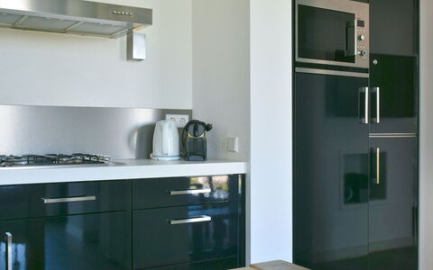 Oesterdam Resort: Pièce, Meubles, Propriété, Cuisine, Comptoir, Cabinetry, Design Intérieur, Bâtiment, Matériel De La Propriété, Cuisinière