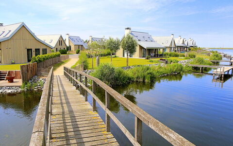 Oesterdam Resort: L'Eau, Nuage, Ciel, Ressources En Eau, Plante, Bâtiment, Maison, Lac, Cours D'Eau, Arbre