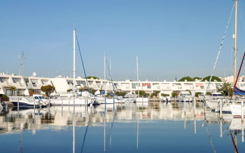 Port Camargue 500: L'Eau, Ciel, Bateau, Bleu Azur, Mât, Navire, Lac, Voie Navigable, Quai