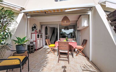 Port Camargue 500: Recours, Piscine, Hôtel, Ville Resort, Station Balnéaire, Hacienda, Thermes, Tropiques, Villa