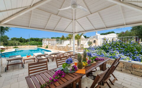 Borgo Marianna: Fleur, Plante, Propriété, Meubles, L'Eau, Table, Parapluie, Chaise, Mobilier De Jardin, Ombre
