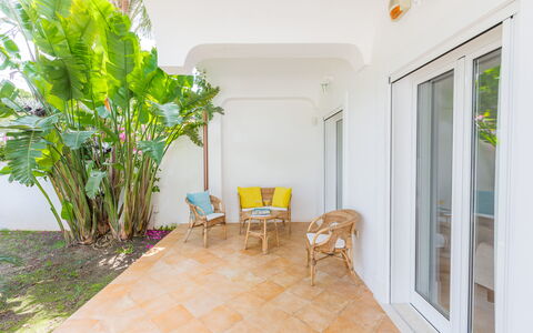 Villetta Ferreri: Propriété, Pièce, Immobilier, Maison, Bâtiment, Jaune, Sol, Domicile, Design Intérieur, Meubles