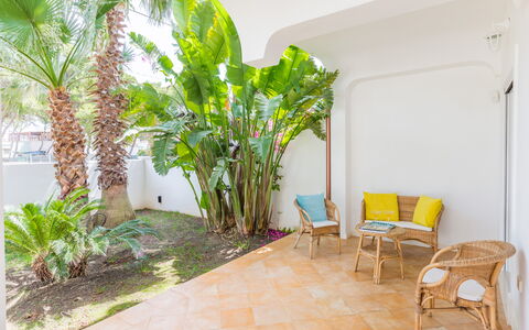 Villetta Ferreri: Propriété, Pièce, Immobilier, Bâtiment, Maison, Plante D'Appartement, Plante, Arbre, Design Intérieur, Architecture
