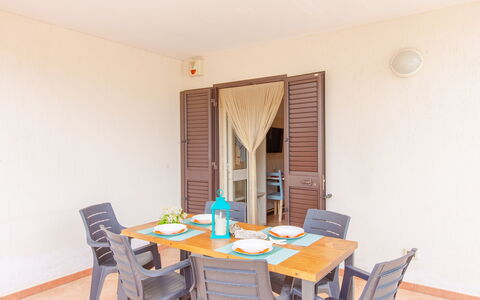 Villa Mezzaluna: Pièce, Propriété, Immobilier, Salle À Manger, Bâtiment, Meubles, Table, Maison, Design Intérieur, Sol