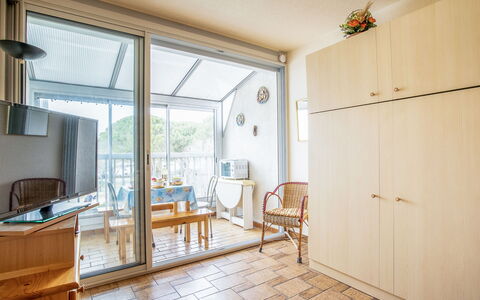 Port Camargue 520: Propriété, Meubles, Bois, Chaise, Design Intérieur, Bâtiment, Cabinetry, Sol, Sol