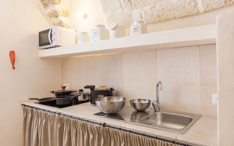 Zia Saby: Propriété, Pièce, Cuisine, Meubles, Maison, Immobilier, Design Intérieur, Bâtiment, Étagère, Architecture