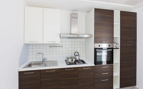 Casa Bianca: Cabinetry, Meubles, Pièce, Cuisine, Propriété, Comptoir, Placard, Design Intérieur, Tiroir, Matériel De La Propriété