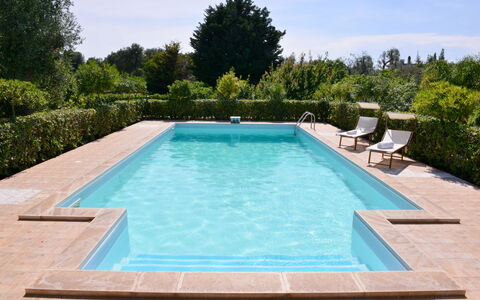 Villa Lidia Con Piscina: Piscine, Propriété, Loisir, Herbe, Immobilier, Rectangle, Maison, Bâtiment, Biens, Arrière-Cour