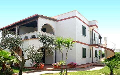 Prato Inglese Destro: Plante, Bâtiment, Ciel, Propriété, Fenêtre, Maison, Lot Terre, Arbre, Quartier, Zone Résidentielle