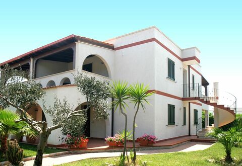 Prato Inglese Destro: Plante, Bâtiment, Ciel, Propriété, Fenêtre, Maison, Lot Terre, Arbre, Quartier, Zone Résidentielle