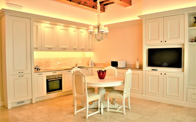 Sole di Vino - 5: Cabinetry, Meubles, Propriété, Comptoir, Chaise, Électroménager, Bois, Cuisine, Design Intérieur, Éclairage