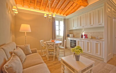 Sole di Vino - 4: Pièce, Propriété, Meubles, Design Intérieur, Plafond, Bâtiment, Salon, Jaune, Maison, Immobilier