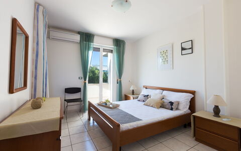 Villa Brigida: Chambre, Pièce, Meubles, Propriété, Lit, Bâtiment, Design Intérieur, Cadre De Lit, Drap De Lit, Maison