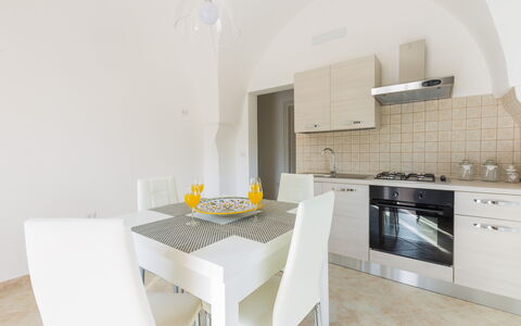Lamia Di Nonna Mena: Propriété, Pièce, Meubles, Design Intérieur, Cuisine, Bâtiment, Maison, Immobilier, Sol, Jaune