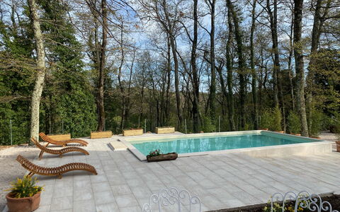 Villa La Casa Bianca: Propriété, Plante, Ciel, Arbre, Piscine, Mobilier De Jardin, Ombre, Design Intérieur, Herbe, Immobilier