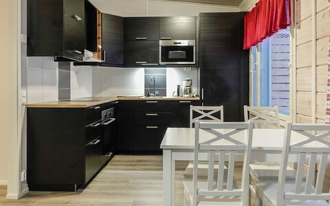 Levin Revontulitaivas a: Balcon, Appartement, Ombre, Verre, Condominium, Balustrade, Porche, Daylighting, Plate-Forme, Mobilier De Jardin
