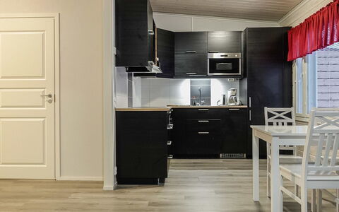 Levin Revontulitaivas a: Balcon, Appartement, Ombre, Verre, Condominium, Balustrade, Porche, Daylighting, Plate-Forme, Mobilier De Jardin