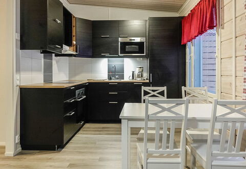Levin Revontulitaivas a: Balcon, Appartement, Ombre, Verre, Condominium, Balustrade, Porche, Daylighting, Plate-Forme, Mobilier De Jardin