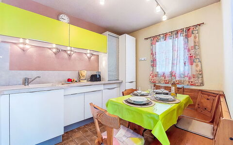 Le Grau du Roi 220: Design Intérieur, Cuisine, Principaux Appliance, Sol, Comptoir, Sol, Plafond, Pièce, Meubles, Éclairage
