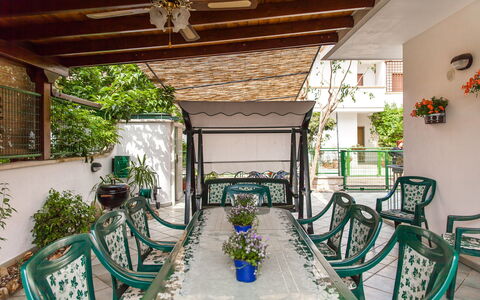 Villa Victory: Propriété, Bâtiment, Maison, Pièce, Immobilier, Domicile, Design Intérieur, Architecture, Biens, Balcon