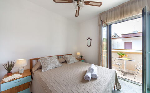 Villa Victory: Chambre, Pièce, Meubles, Propriété, Ventilateur De Plafond, Lit, Drap De Lit, Design Intérieur, Bâtiment, Plafond