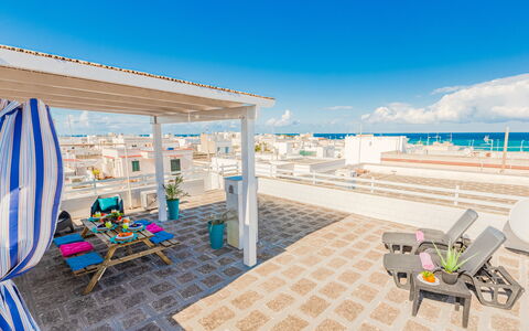 La Terrazza Vista Mare Di Marco: Propriété, Bâtiment, Maison, Pièce, Domicile, Immobilier, Vacances, Architecture, Design Intérieur, Mer