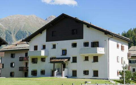 Celerina 11: Propriété, Maison, Bâtiment, Domicile, Architecture, Immobilier, Façade, Toit, Chaîne De Montagnes, Montagne