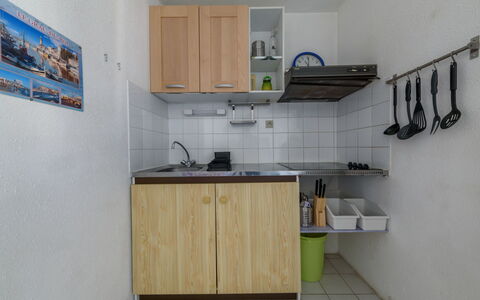 Le Grau du Roi 340: Robinet, Evier, Cabinetry, Évier, Propriété, Comptoir, Bâtiment, Cuisinière, Luminaire Plomberie, Design Intérieur