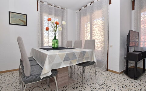 Magnolia: Pièce, Meubles, Propriété, Salle À Manger, Design Intérieur, Sol, Table, Bâtiment, Plafond, Mur