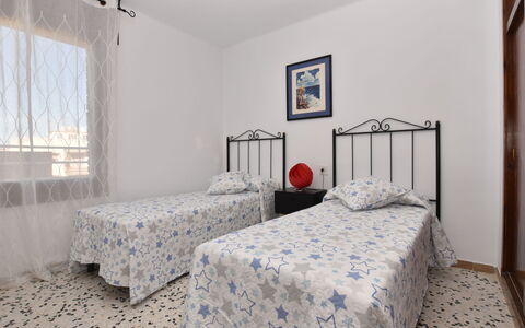 Magnolia: Chambre, Lit, Pièce, Meubles, Drap De Lit, Propriété, Literie, Cadre De Lit, Sol, Design Intérieur