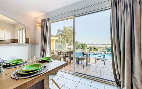 Orée des Salines: Meubles, Chaise, Appartement, Table Cuisine Et Salle A Manger, Ombre, Recours, Mobilier De Jardin, Plante D'Appartement, Balcon, Comptoir