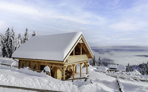 Hütte Gimpel: Nuage, Ciel, Neige, Bâtiment, Fenêtre, Maison, Pente, Arbre, Paysage Naturel, Bois