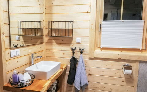 Hütte Gimpel: Pièce, Propriété, Bâtiment, Design Intérieur, Maison, Meubles, Salle De Bains, Sol, Domicile, Cabinetry