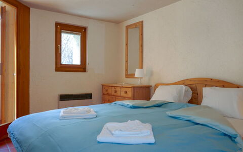 Rustico al Campett: Chambre, Pièce, Lit, Meubles, Drap De Lit, Propriété, Cadre De Lit, Literie, Design Intérieur, Matelas