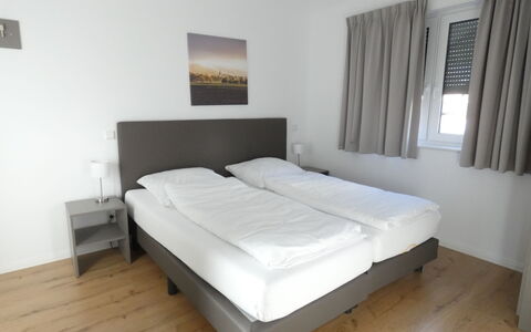 Mistelgau 100: Chambre, Meubles, Lit, Propriété, Pièce, Drap De Lit, Matelas, Cadre De Lit, Sol, Literie