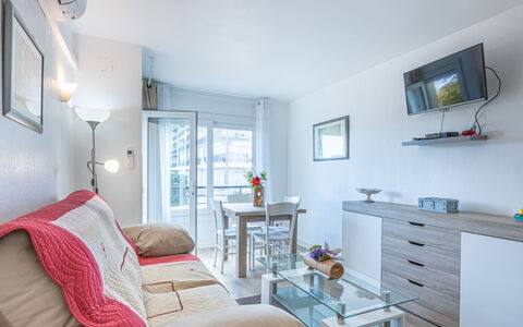 Port Salins: Pièce, Meubles, Propriété, Design Intérieur, Bleu, Chambre, Bâtiment, Maison, Sol, Immobilier