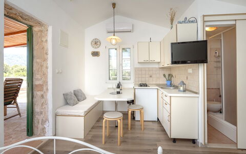 Marijo: Pièce, Meubles, Propriété, Blanc, Design Intérieur, Bâtiment, Sol, Maison, Plafond, Domicile