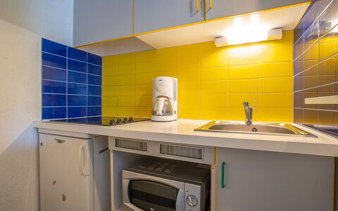 Tahiti: Meubles, Propriété, Table, Cabinetry, Chaise, Bois, Bâtiment, Éclairage, Comptoir, Design Intérieur