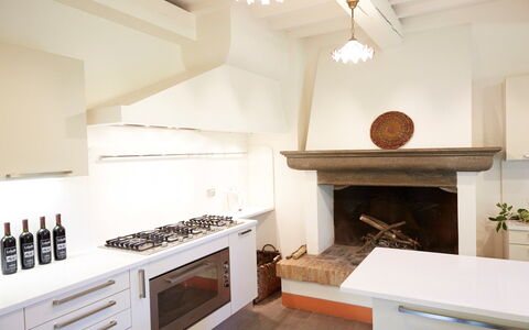 La Rimessa: Propriété, Pièce, Design Intérieur, Meubles, Bâtiment, Comptoir, Cuisine, Maison, Immobilier, Sol