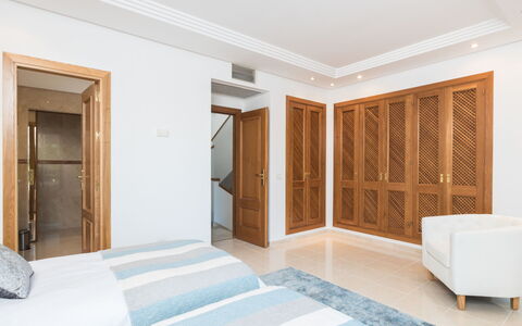 Perla Blanca: Propriété, Pièce, Chambre, Meubles, Design Intérieur, Plafond, Bâtiment, Mur, Immobilier, Lit