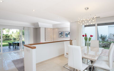Perla Blanca: Propriété, Pièce, Design Intérieur, Bâtiment, Meubles, Salon, Maison, Immobilier, Plafond, Sol