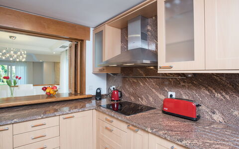 Perla Blanca: Comptoir, Cabinetry, Pièce, Propriété, Cuisine, Meubles, Design Intérieur, Domicile, Maison, Bâtiment